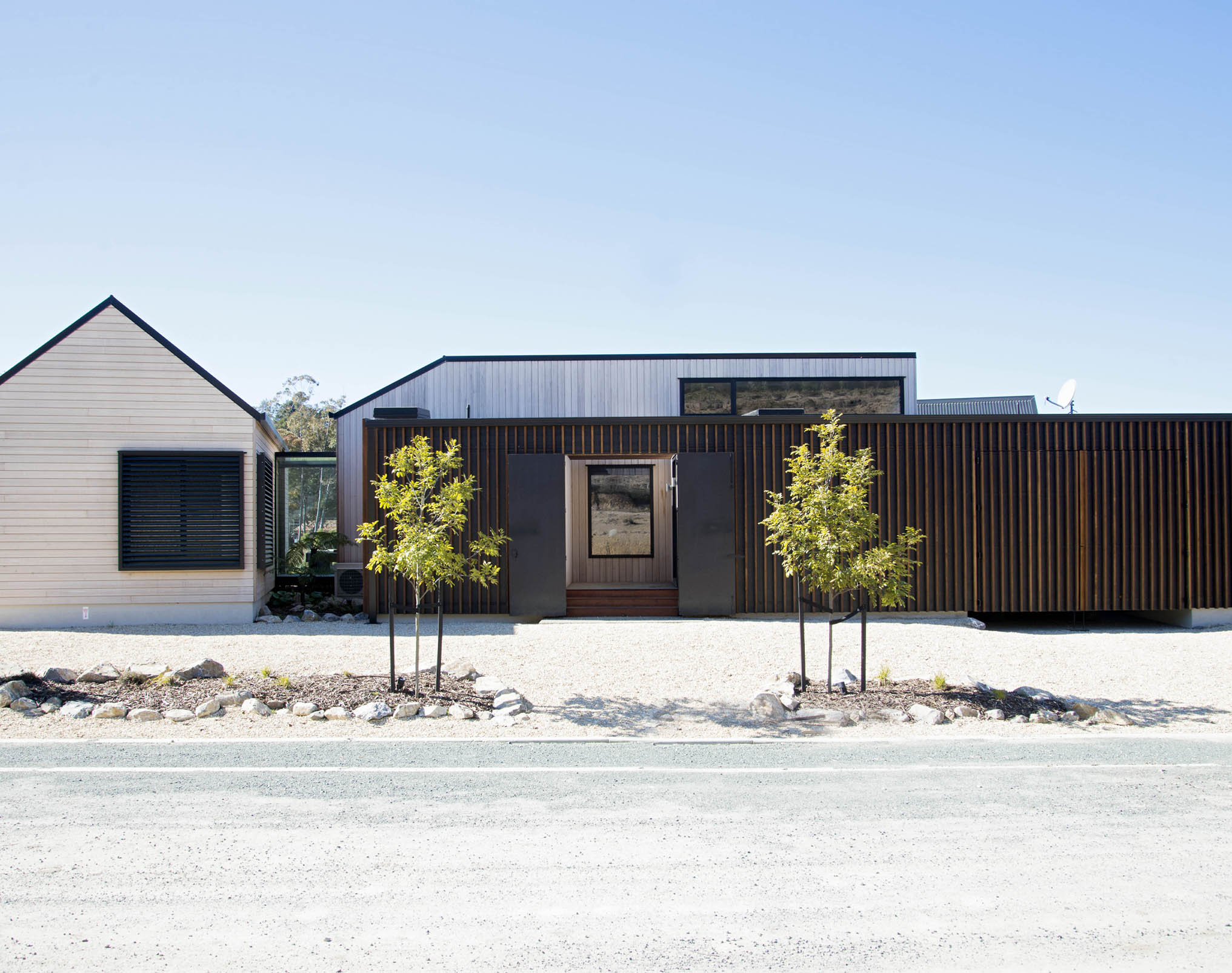 Kaiteriteri Family Bach - Vulcan Cladding and Vulcan Screening - Abodo Wood - feature image