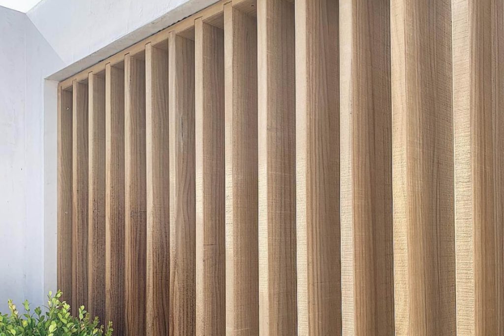 The Little White Abode - Vulcan Timber Screening in Sioox - Abodo Wood