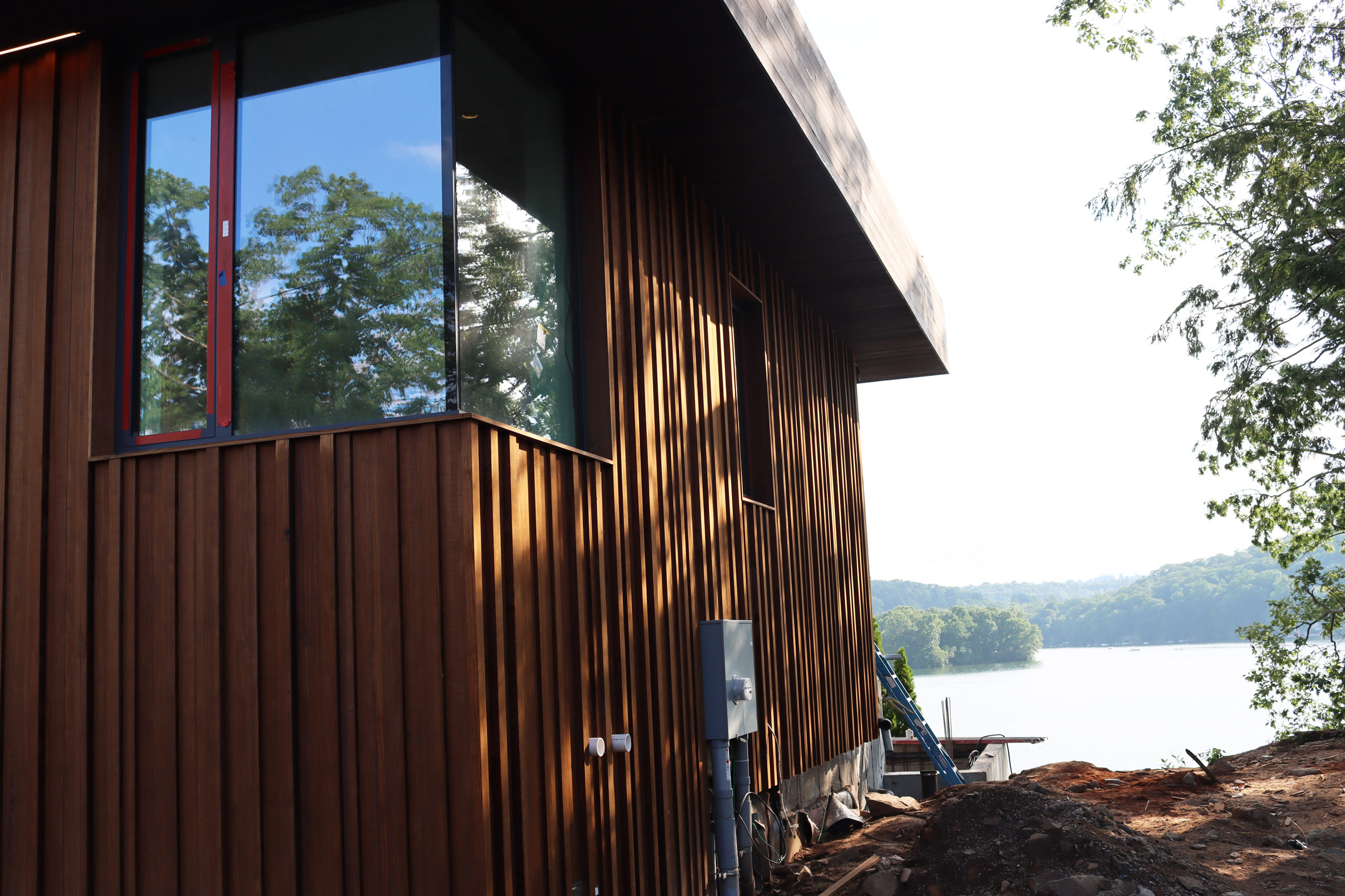 New Fairfield Lake Home featuring TEAK Abodo Vulcan Cladding and PONZU shou sugi ban charred cypress exterior cladding/siding and slats