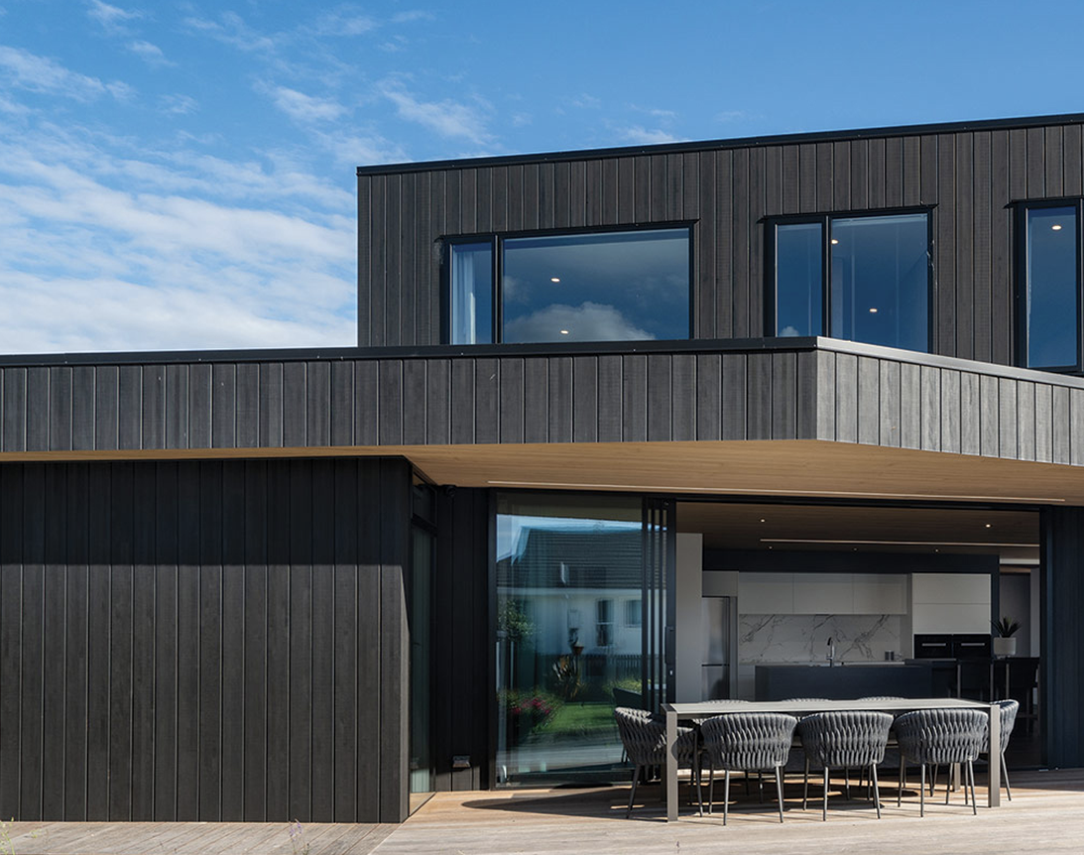 Lakehouse-Luxe-ft.-NERO-abodo-vulcan-cladding-featured