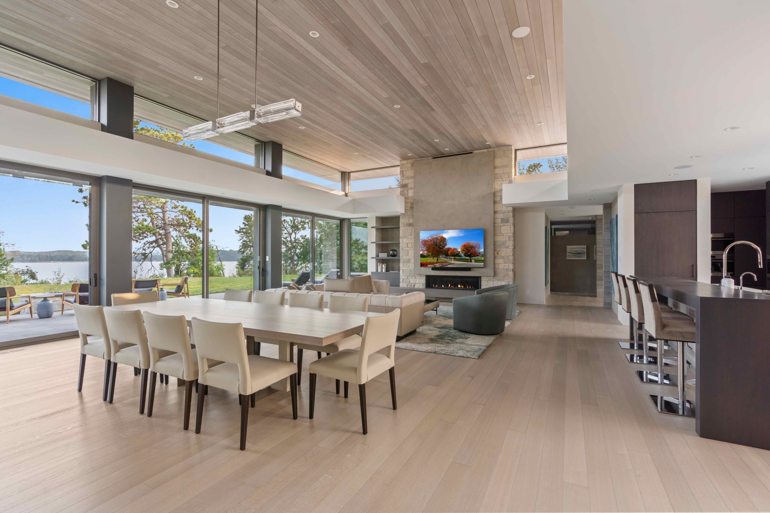 The Horizon Line Residence WILLIWAW Alaskan Yellow Cedar, MASON Western Hemlock, CUSTOM European White Oak 3