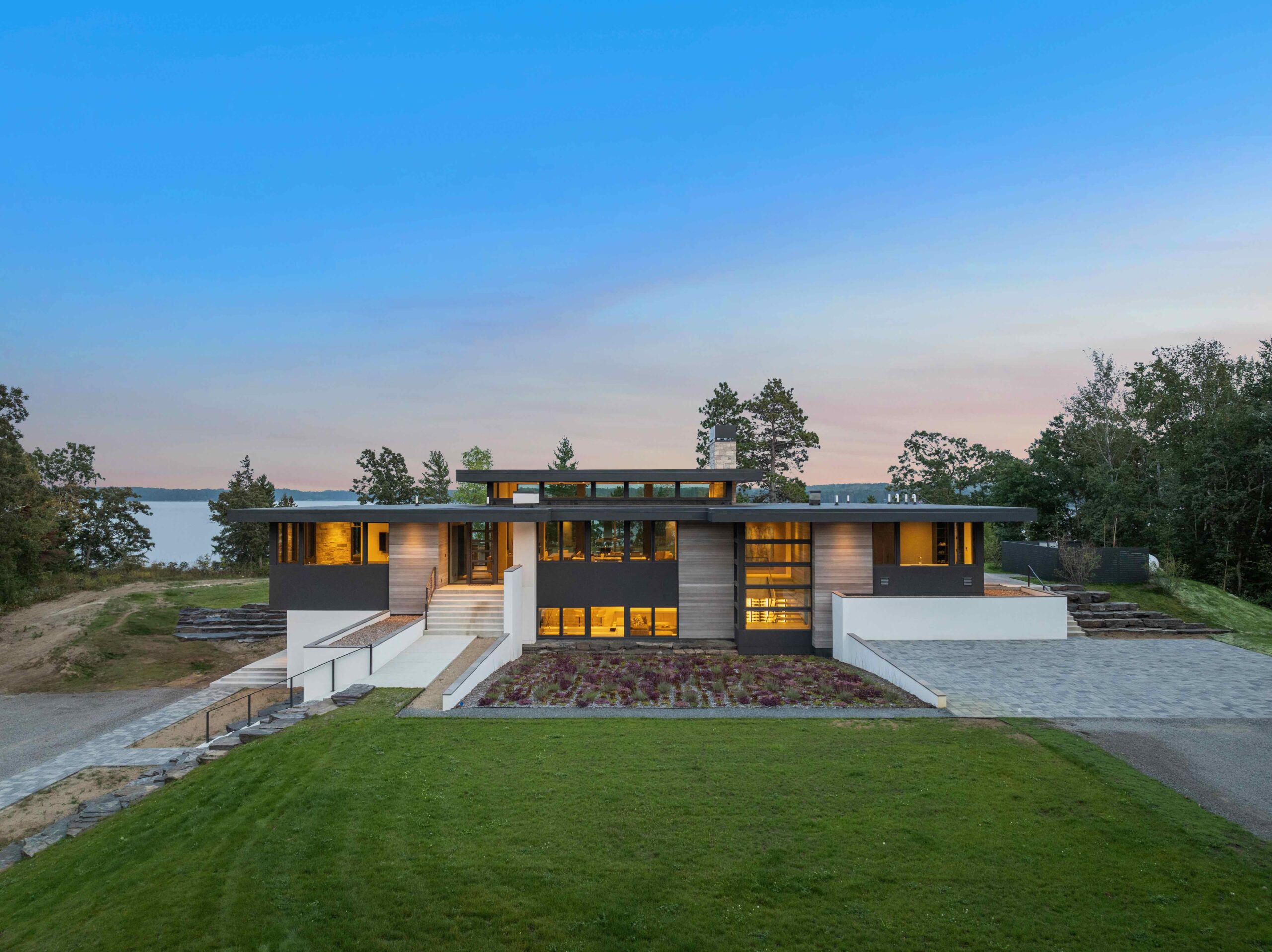 The Horizon Line Residence WILLIWAW Alaskan Yellow Cedar, MASON Western Hemlock, CUSTOM European White Oak 3